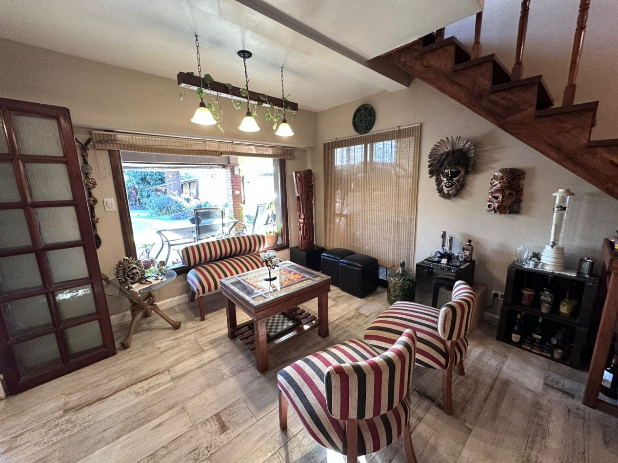 CASA 5 AMB CON PILETA | CASTELAR NORTE | TOMA DEPTO EN PARTE DE PAGO 