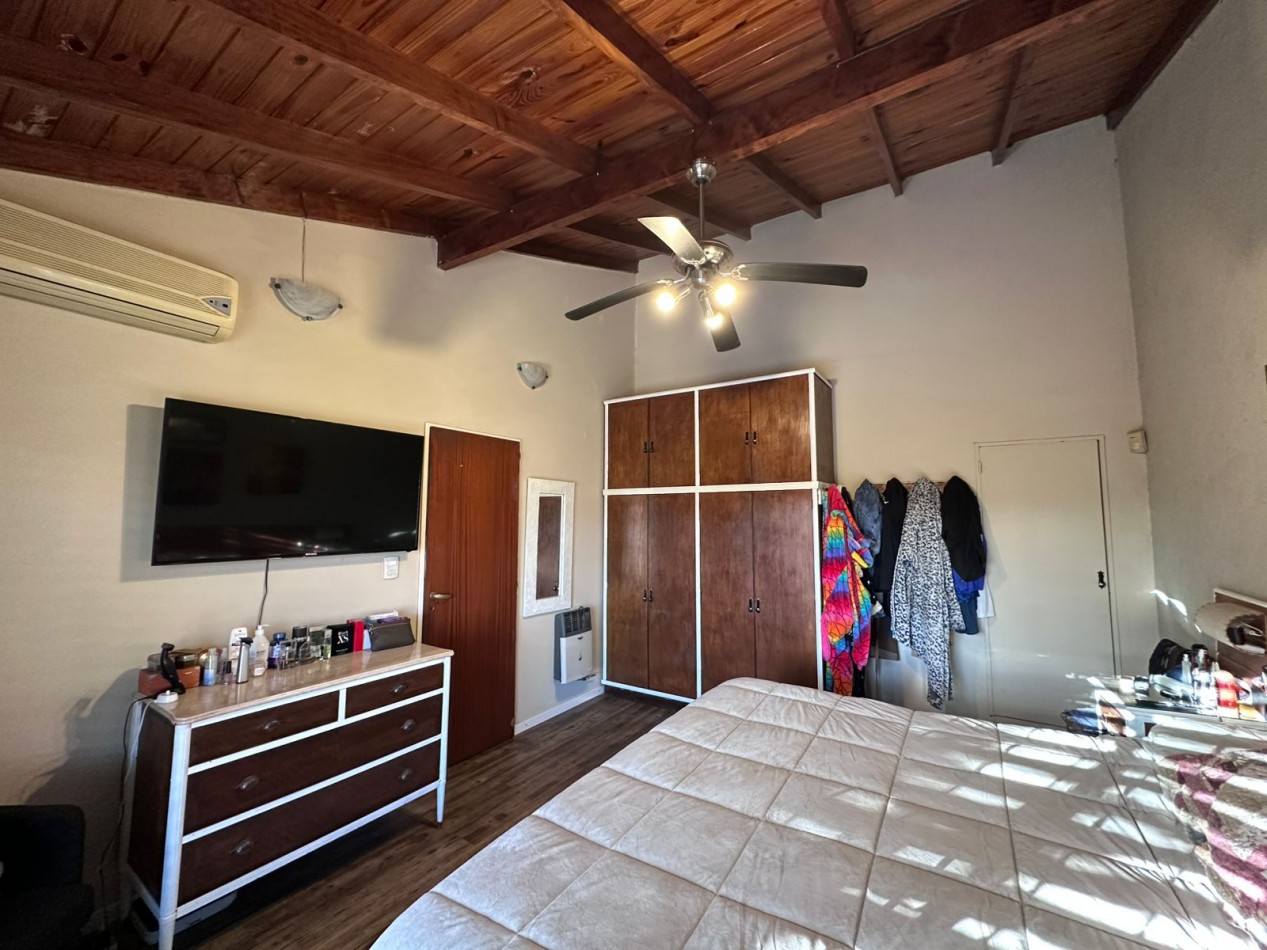 CASA 5 AMB CON PILETA | CASTELAR NORTE | TOMA DEPTO EN PARTE DE PAGO 