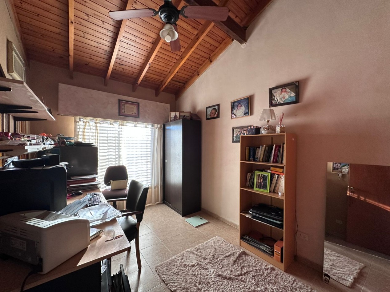 CASA 5 AMB CON PILETA | CASTELAR NORTE | TOMA DEPTO EN PARTE DE PAGO 