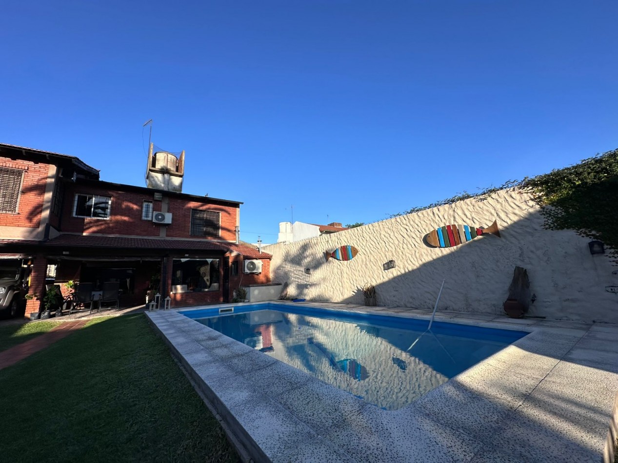 CASA 5 AMB CON PILETA | CASTELAR NORTE | TOMA DEPTO EN PARTE DE PAGO 
