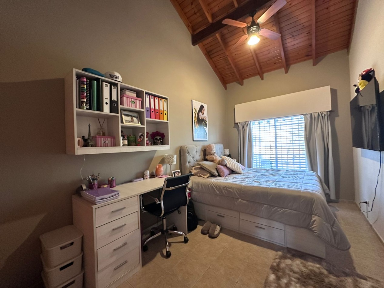 CASA 5 AMB CON PILETA | CASTELAR NORTE | TOMA DEPTO EN PARTE DE PAGO 