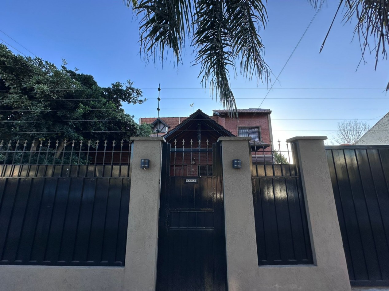 CASA 5 AMB CON PILETA | CASTELAR NORTE | TOMA DEPTO EN PARTE DE PAGO 