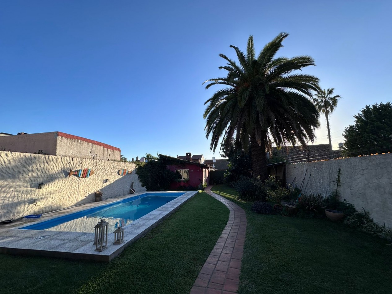 CASA 5 AMB CON PILETA | CASTELAR NORTE | TOMA DEPTO EN PARTE DE PAGO 