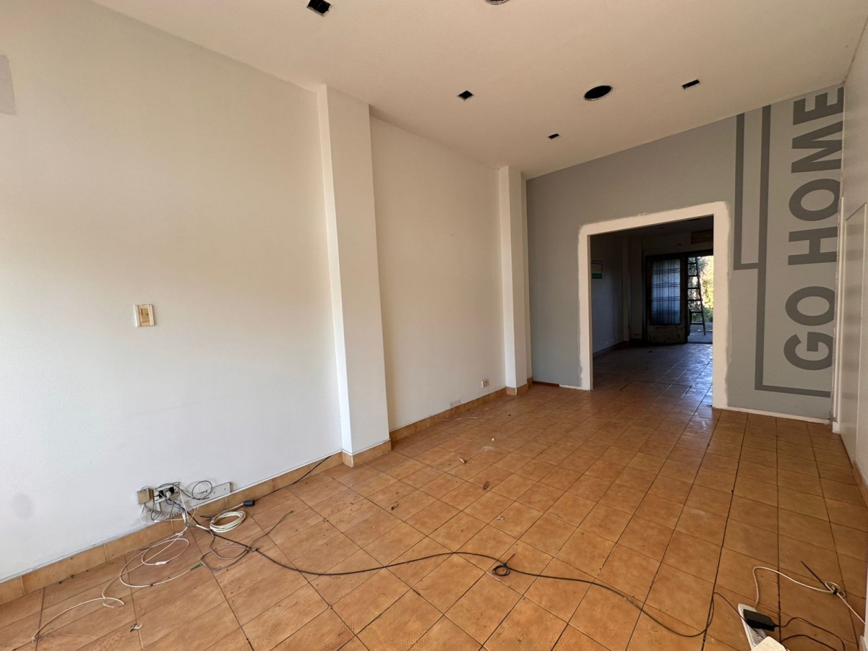 Oportunidad unica en Castelar Norte - Ideal vivienda con local comercial o inversion