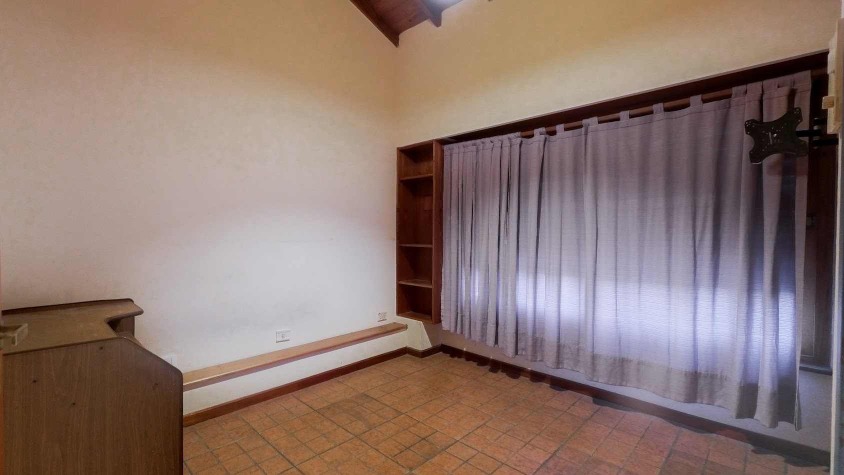 Hermosa Casa de 5 Ambientes en Dos Plantas con Cochera - ¡Apto Credito!