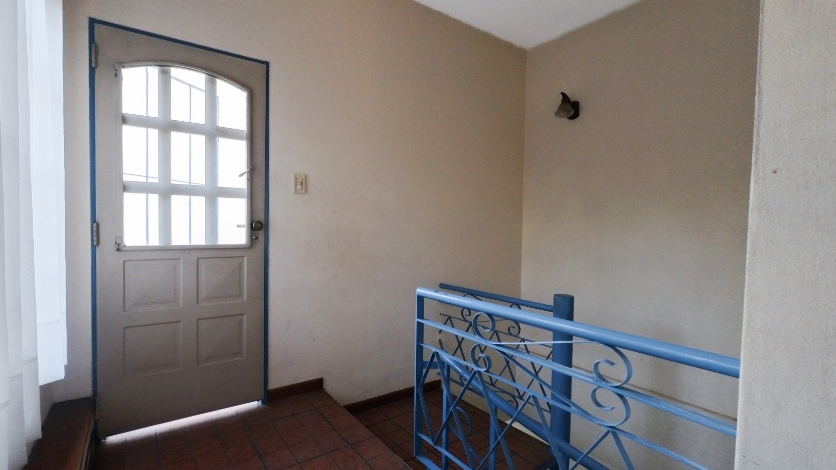 Hermosa Casa de 5 Ambientes en Dos Plantas con Cochera - ¡Apto Credito!