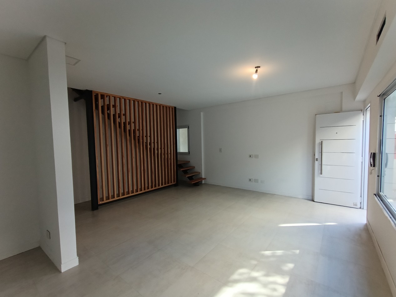 VENTA DUPLEX 4 AMBIENTES - CASTELAR SUR