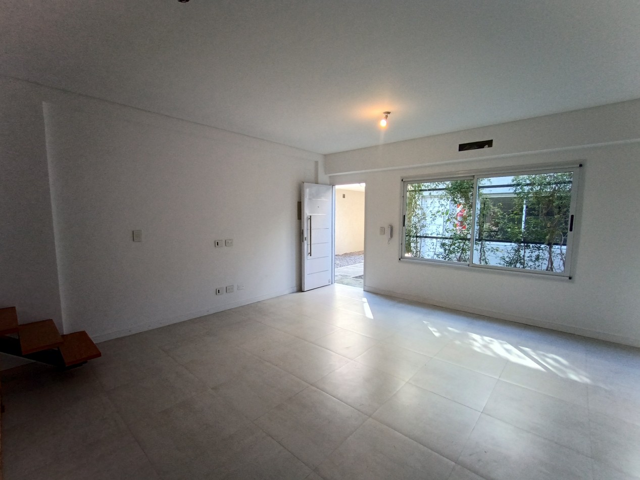 VENTA DUPLEX 4 AMBIENTES - CASTELAR SUR