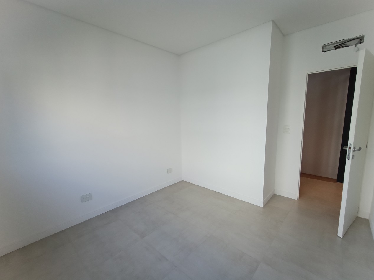 VENTA DUPLEX 4 AMBIENTES - CASTELAR SUR