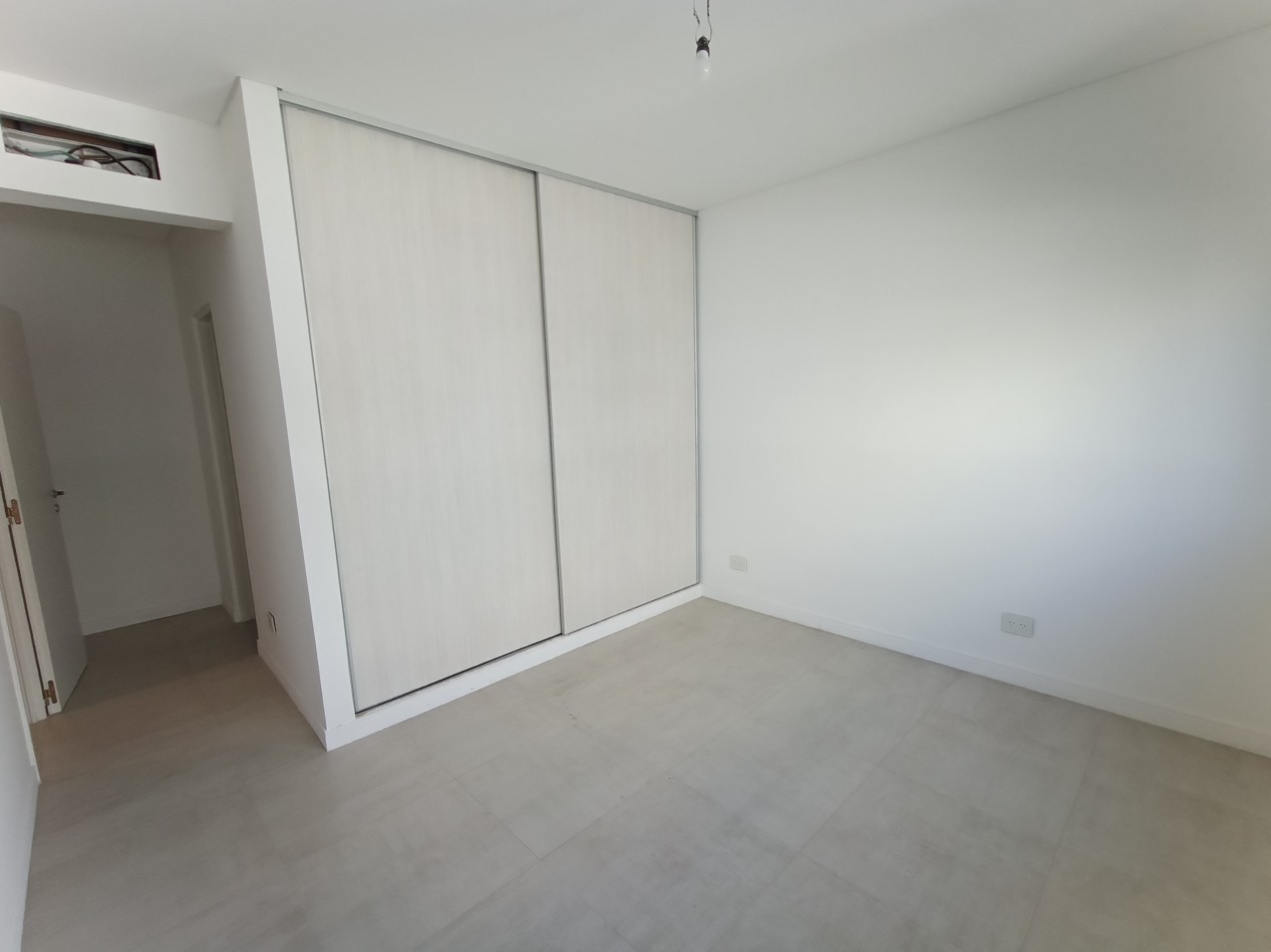 VENTA DUPLEX 4 AMBIENTES - CASTELAR SUR