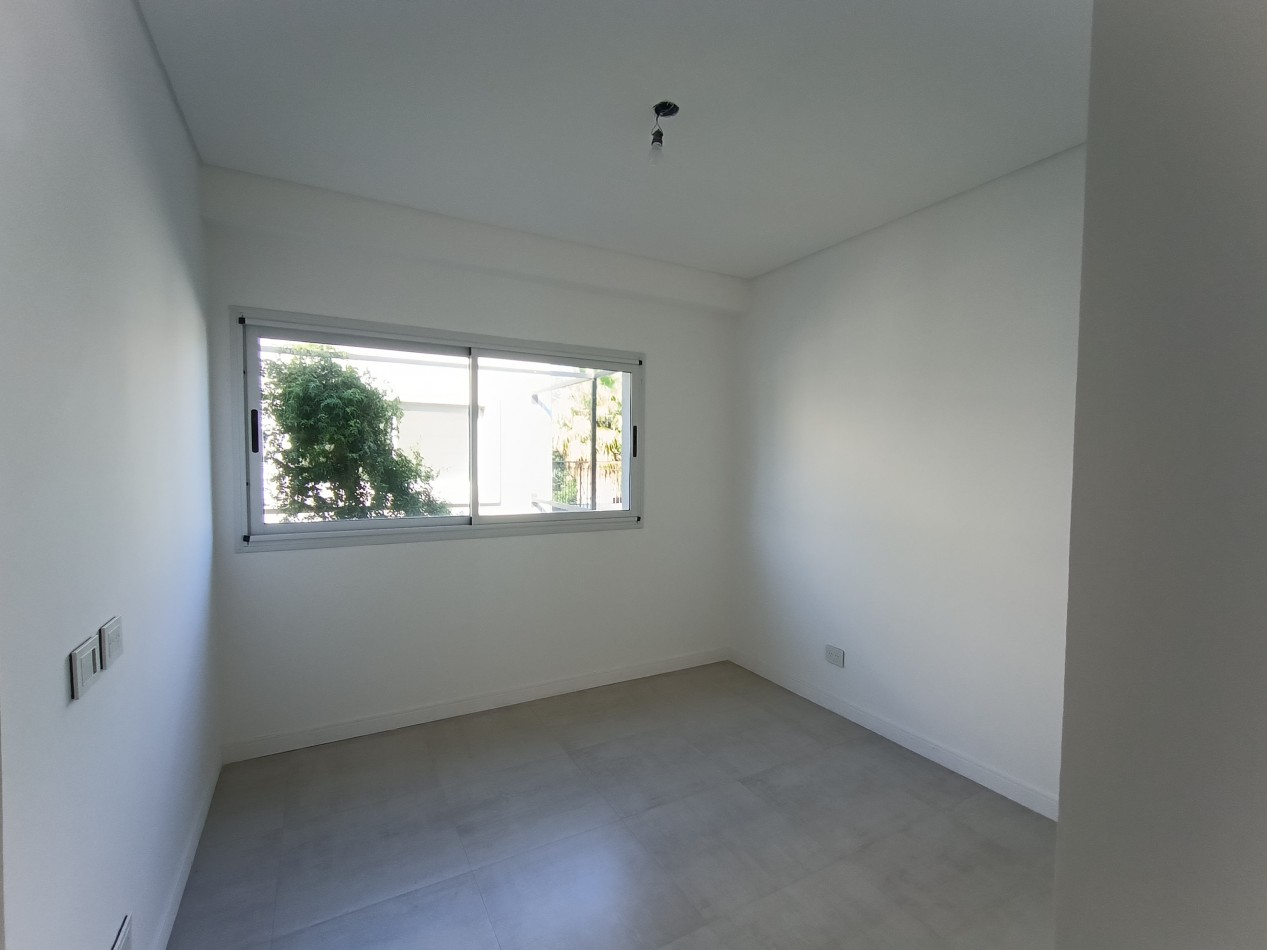 VENTA DUPLEX 4 AMBIENTES - CASTELAR SUR