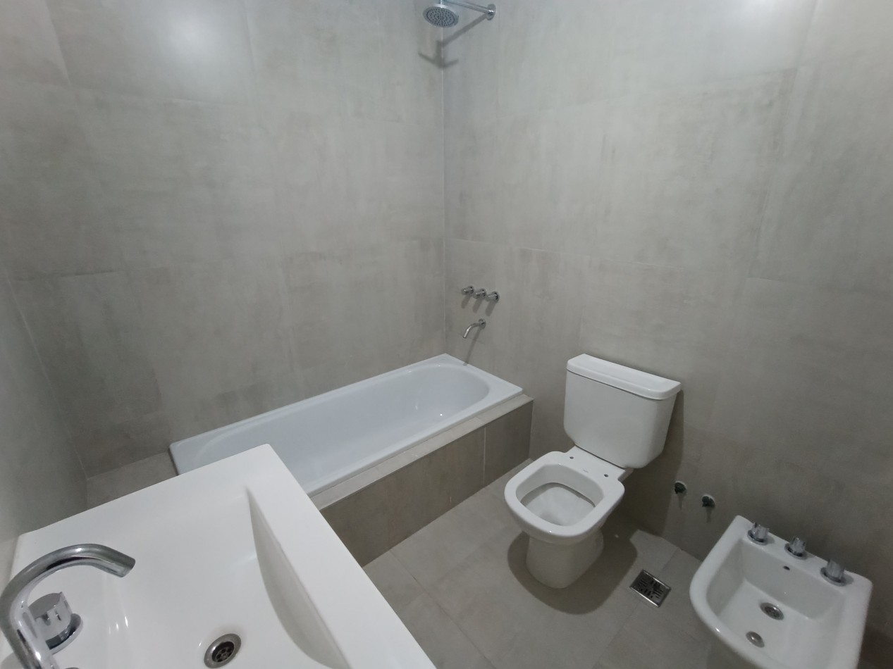VENTA DUPLEX 4 AMBIENTES - CASTELAR SUR