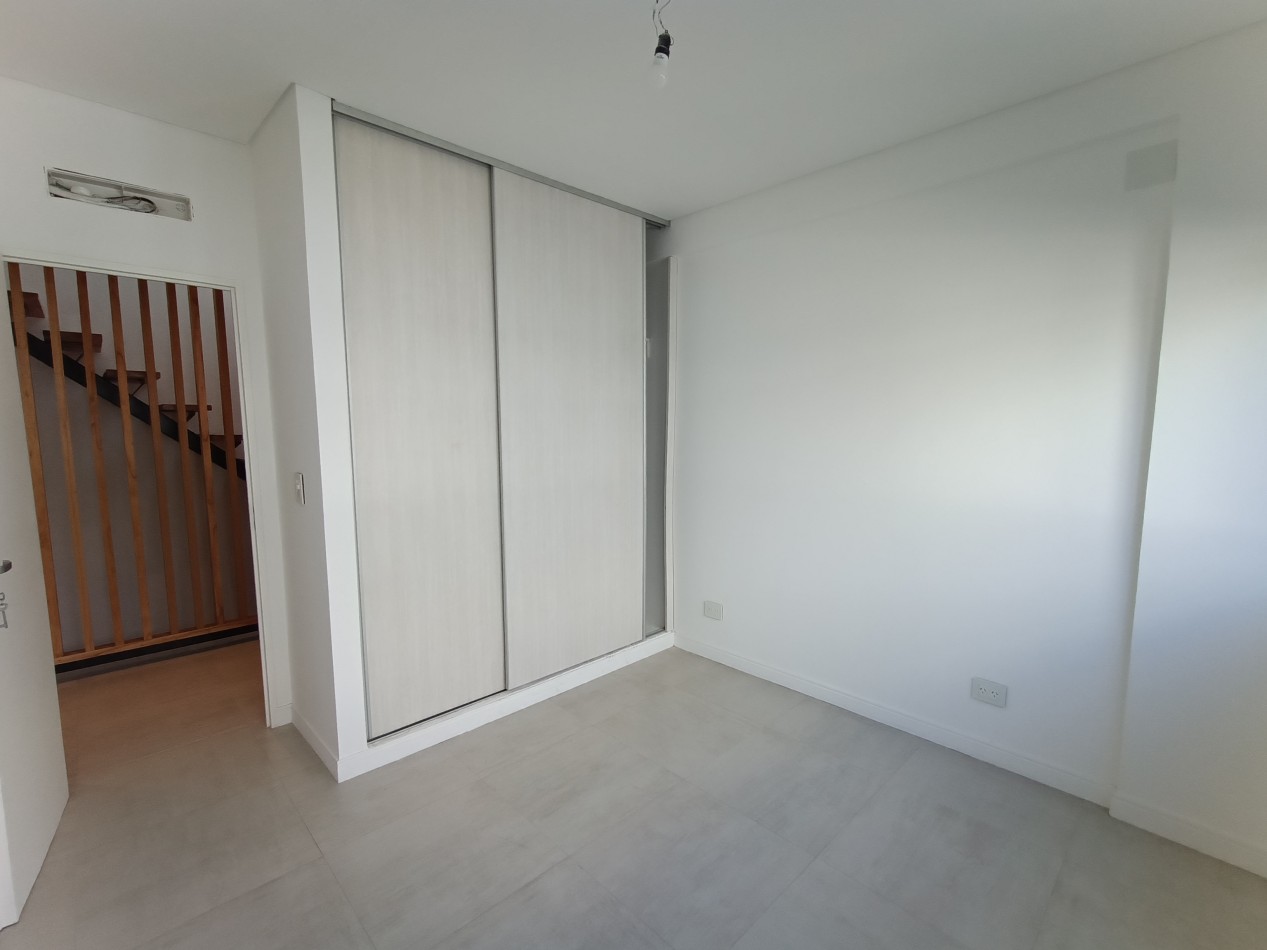 VENTA DUPLEX 4 AMBIENTES - CASTELAR SUR
