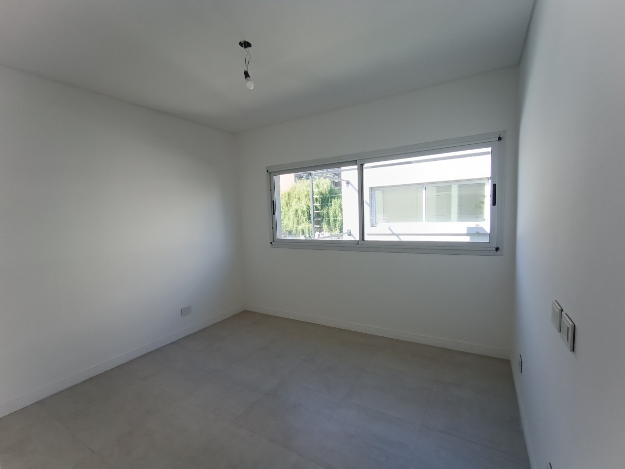 VENTA DUPLEX 4 AMBIENTES - CASTELAR SUR