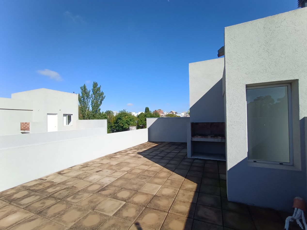 VENTA DUPLEX 4 AMBIENTES - CASTELAR SUR