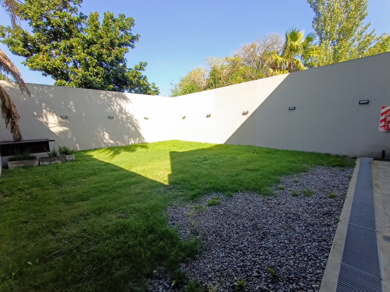 VENTA DUPLEX 4 AMBIENTES - CASTELAR SUR