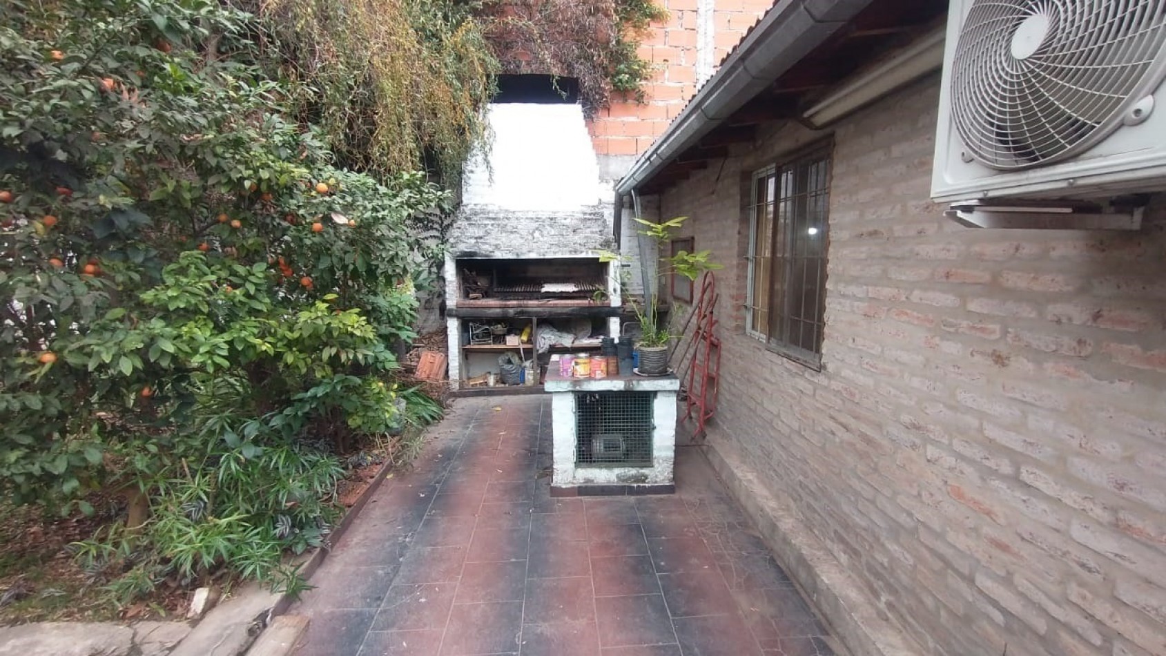 Casa con Local Comercial Estrategico en Ituzaingo Norte | Gran Potencial de Desarrollo