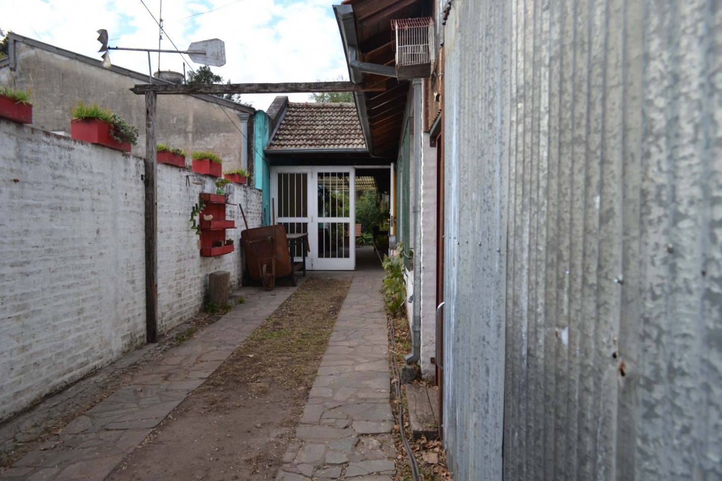Casa con Local Comercial Estrategico en Ituzaingo Norte | Gran Potencial de Desarrollo