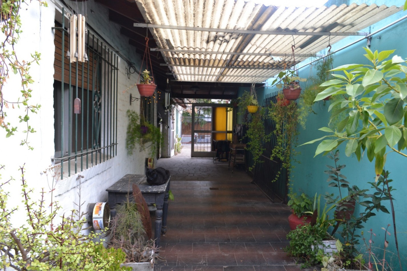 Casa con Local Comercial Estrategico en Ituzaingo Norte | Gran Potencial de Desarrollo