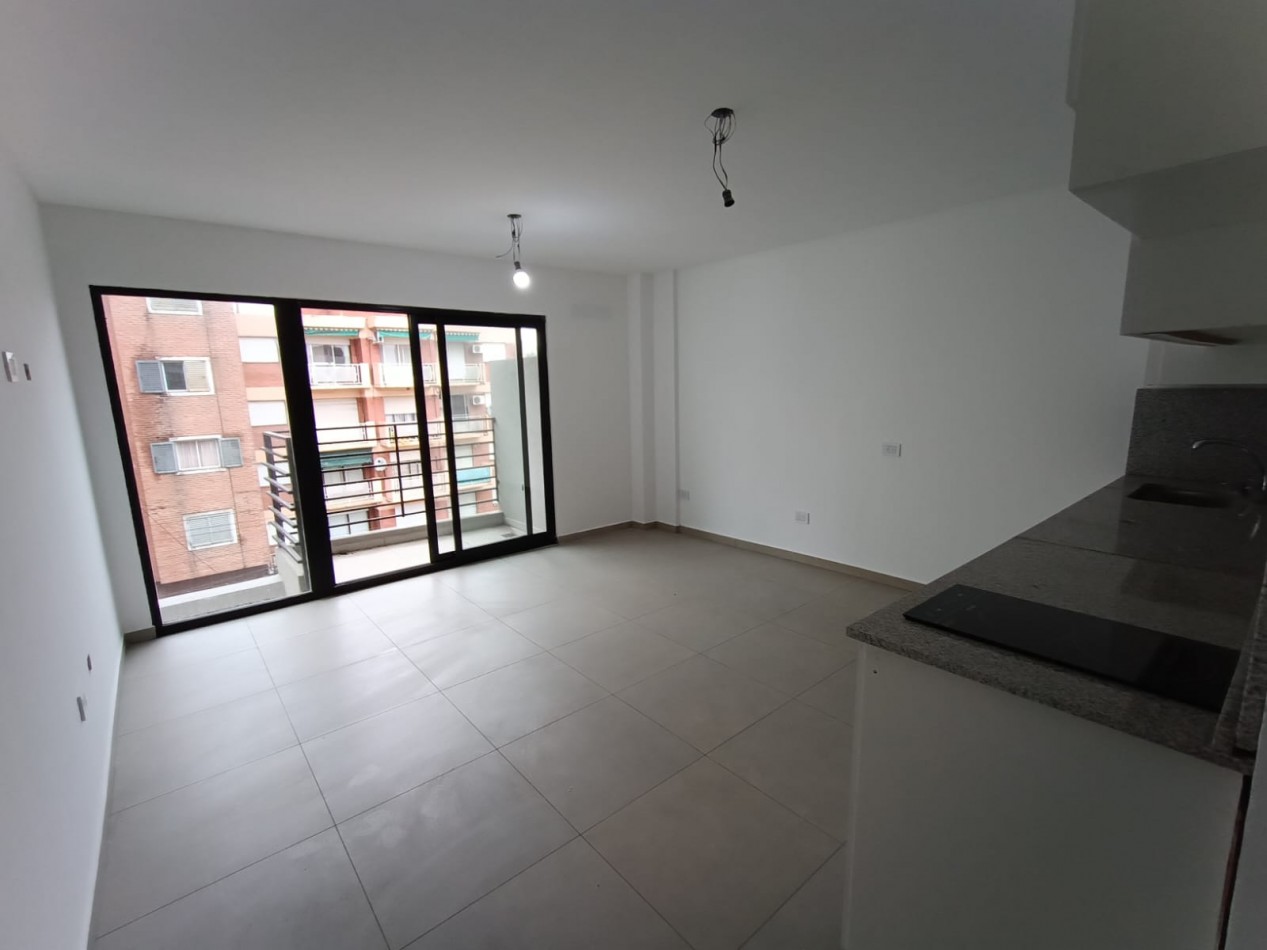 Venta monoambiente luminoso con balcon en Moron - Ideal inversion
