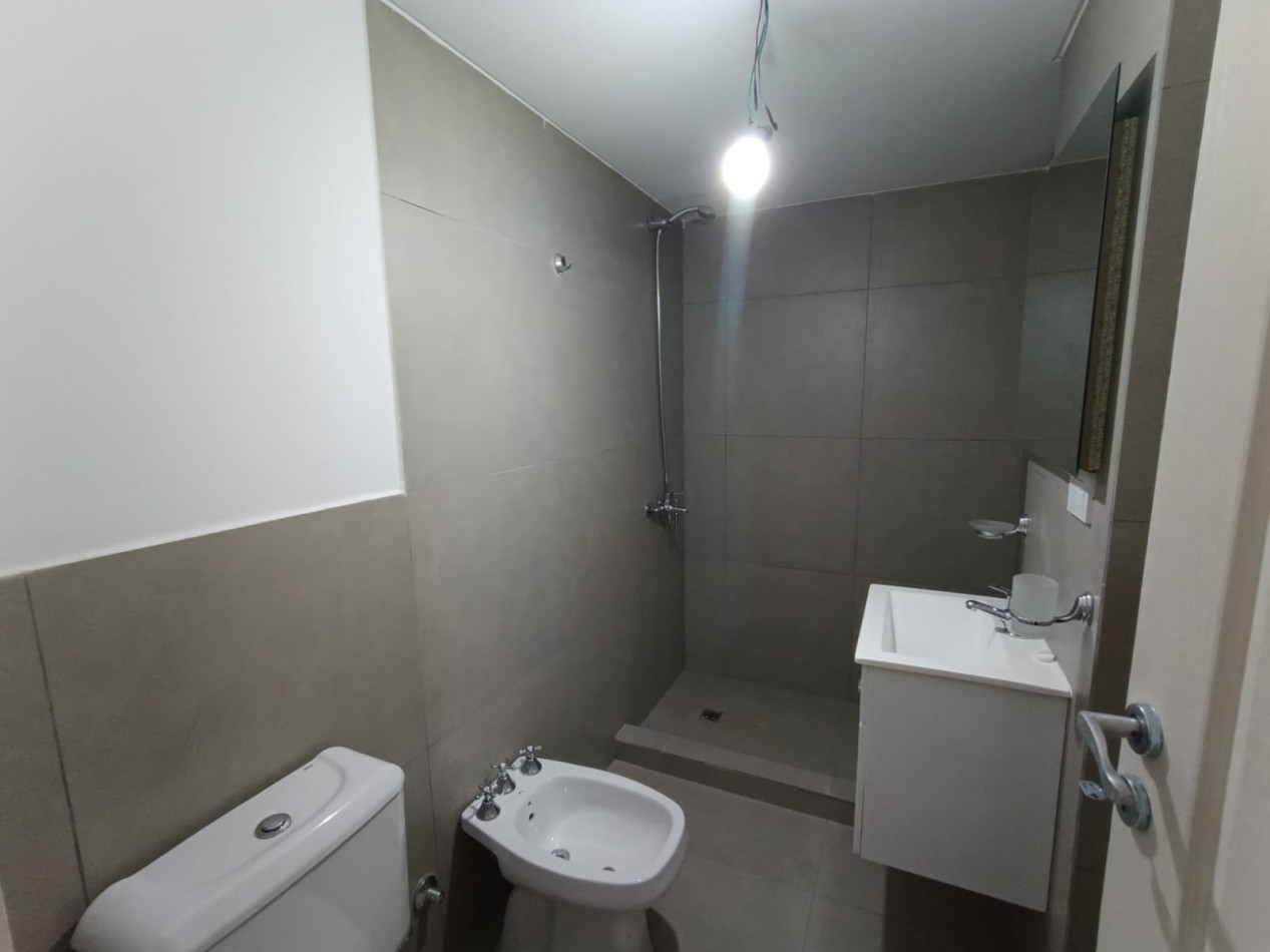 Venta monoambiente luminoso con balcon en Moron - Ideal inversion