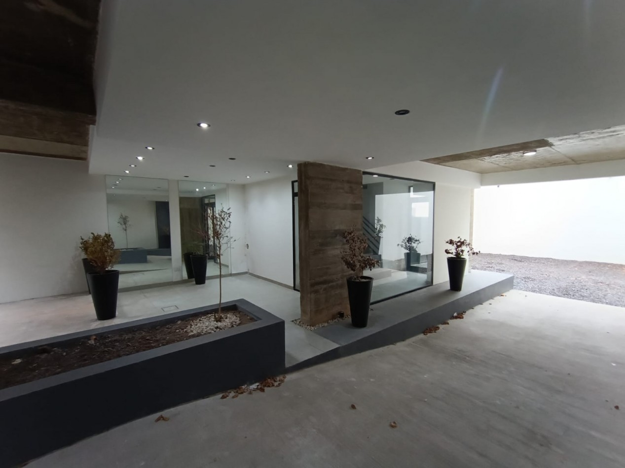 Venta monoambiente luminoso con balcon en Moron - Ideal inversion