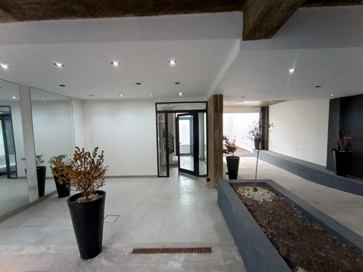 Venta monoambiente luminoso con balcon en Moron - Ideal inversion