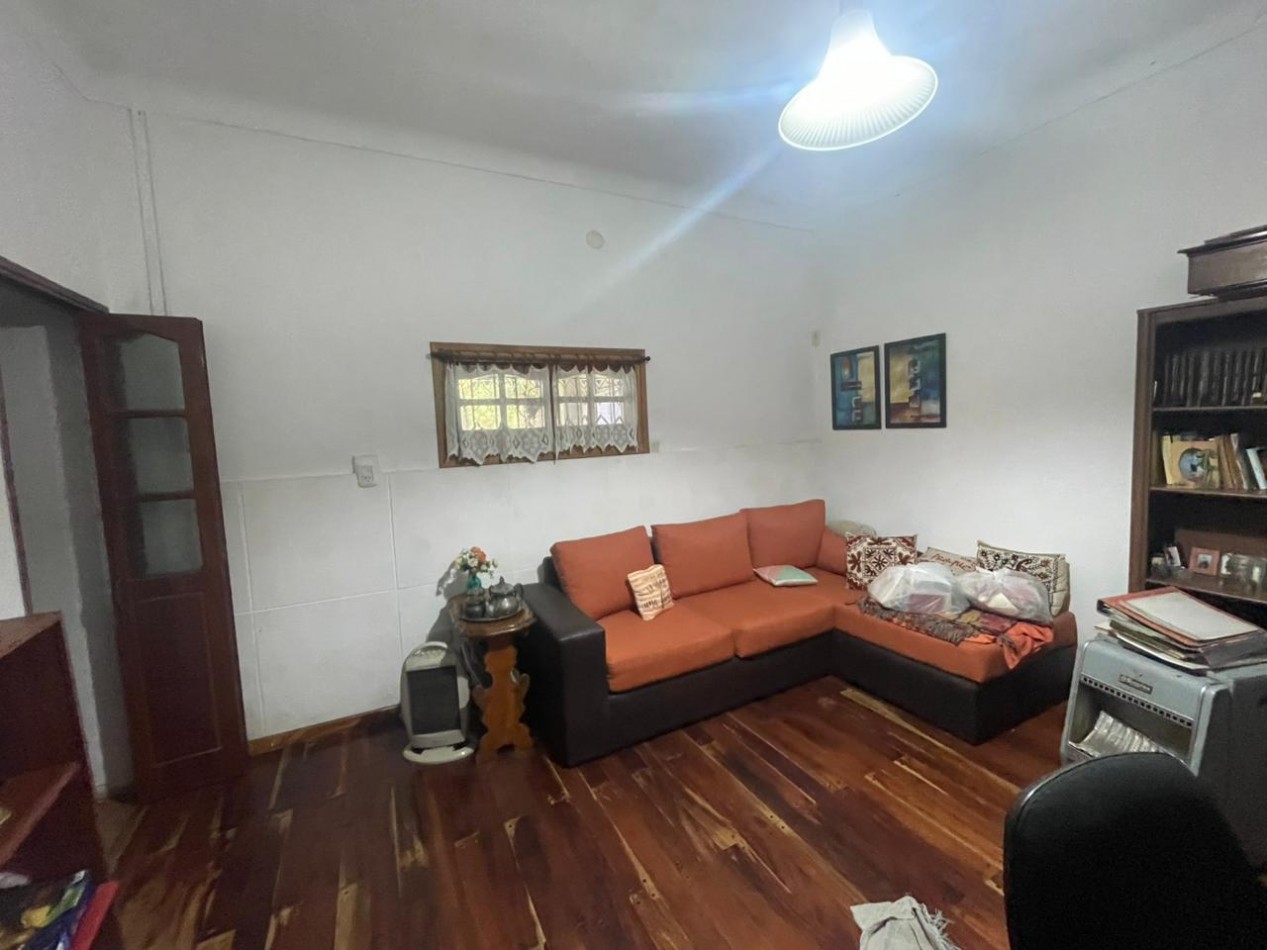 Casa con Quincho y Pileta en Castelar