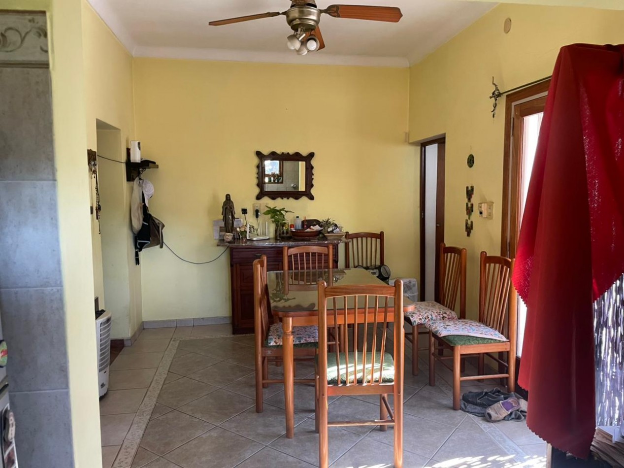 Casa con Quincho y Pileta en Castelar