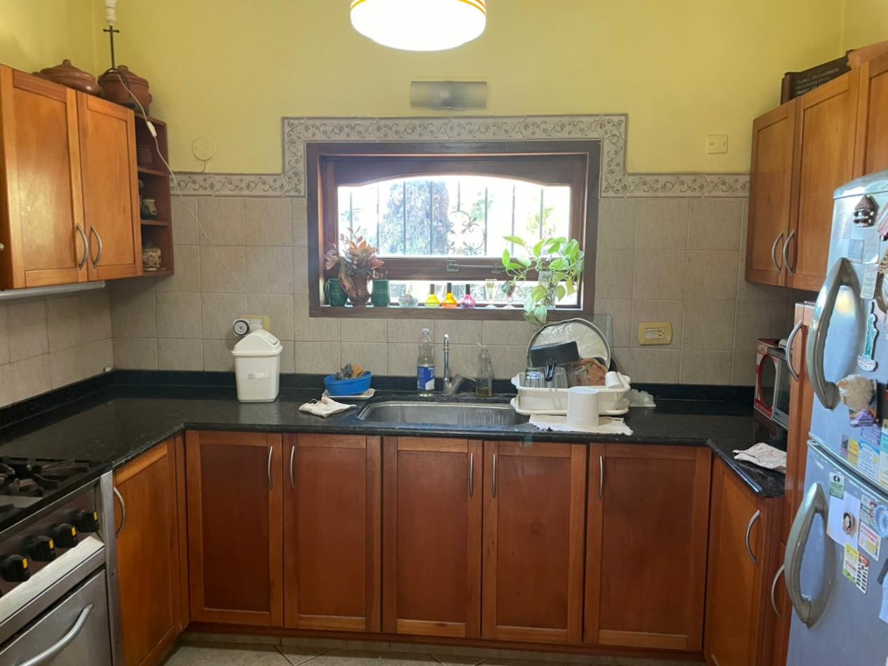 Casa con Quincho y Pileta en Castelar