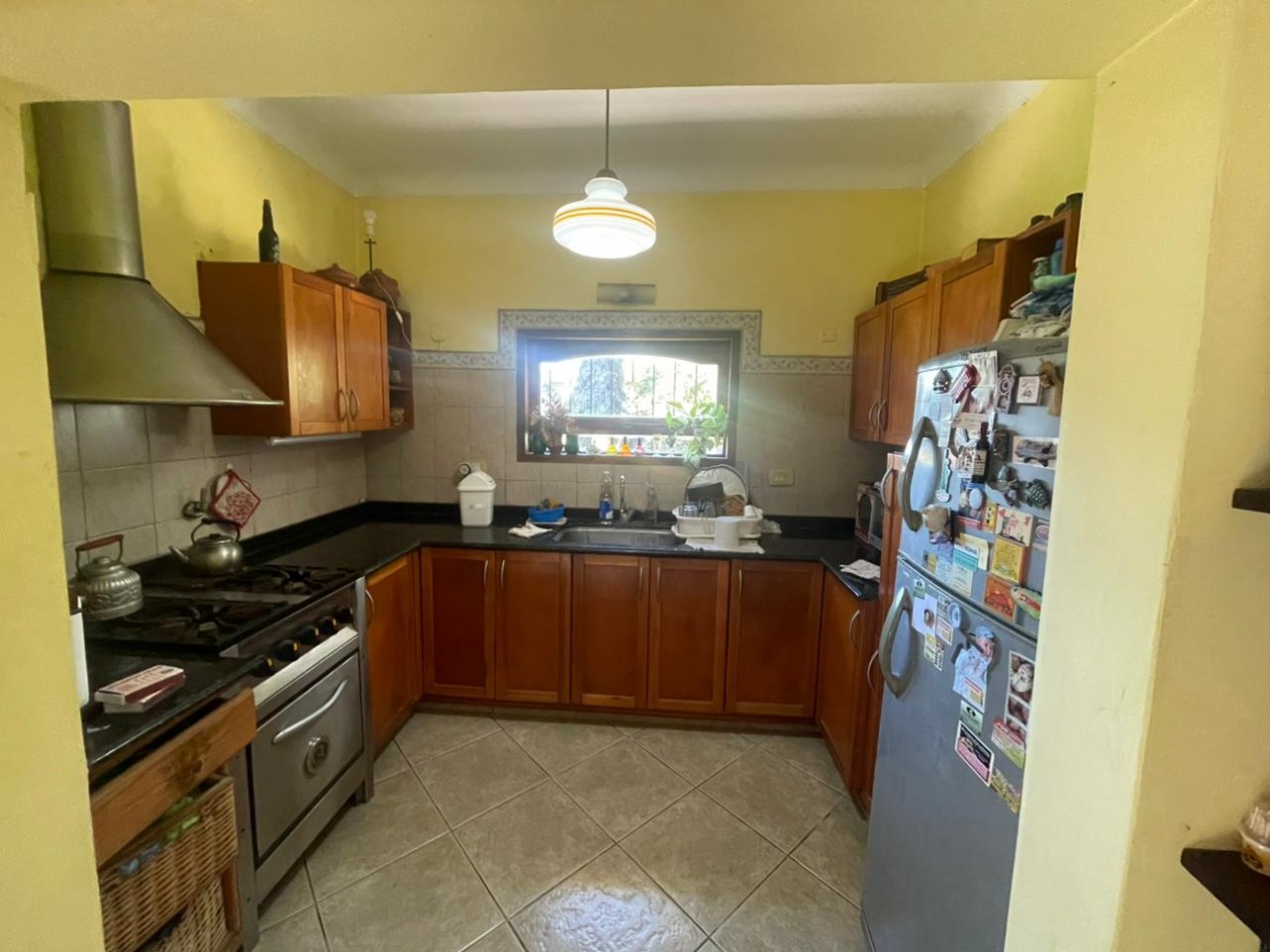 Casa con Quincho y Pileta en Castelar