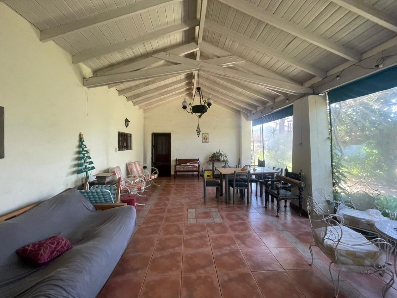 Casa con Quincho y Pileta en Castelar
