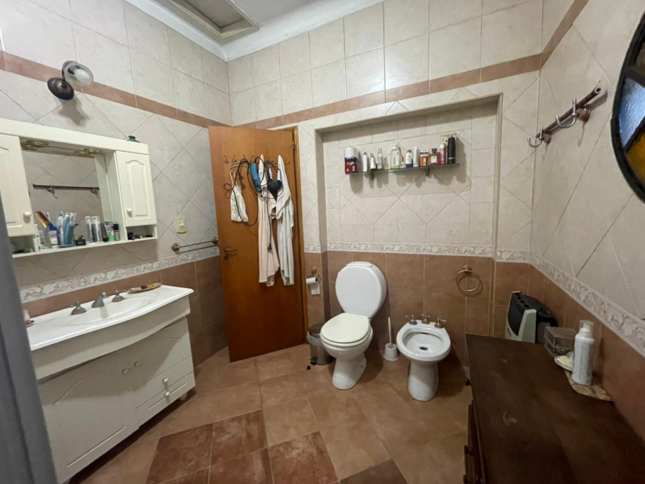 Casa con Quincho y Pileta en Castelar