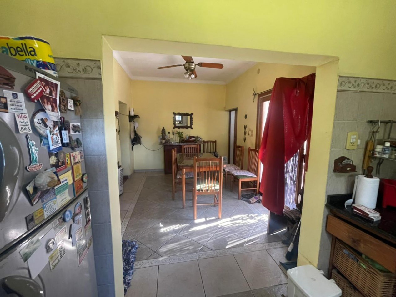 Casa con Quincho y Pileta en Castelar