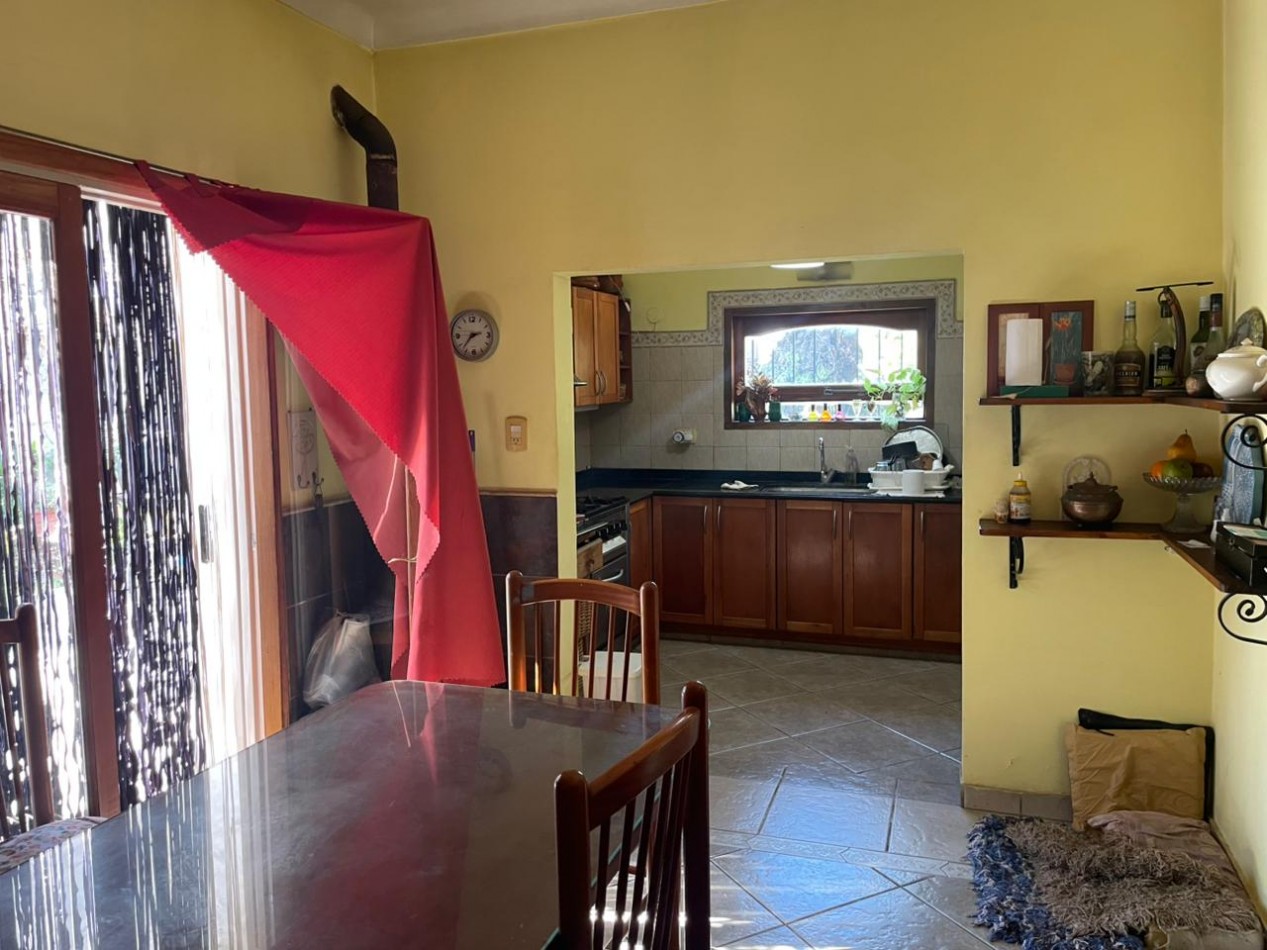 Casa con Quincho y Pileta en Castelar