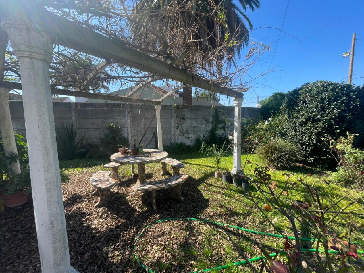 Casa con Quincho y Pileta en Castelar