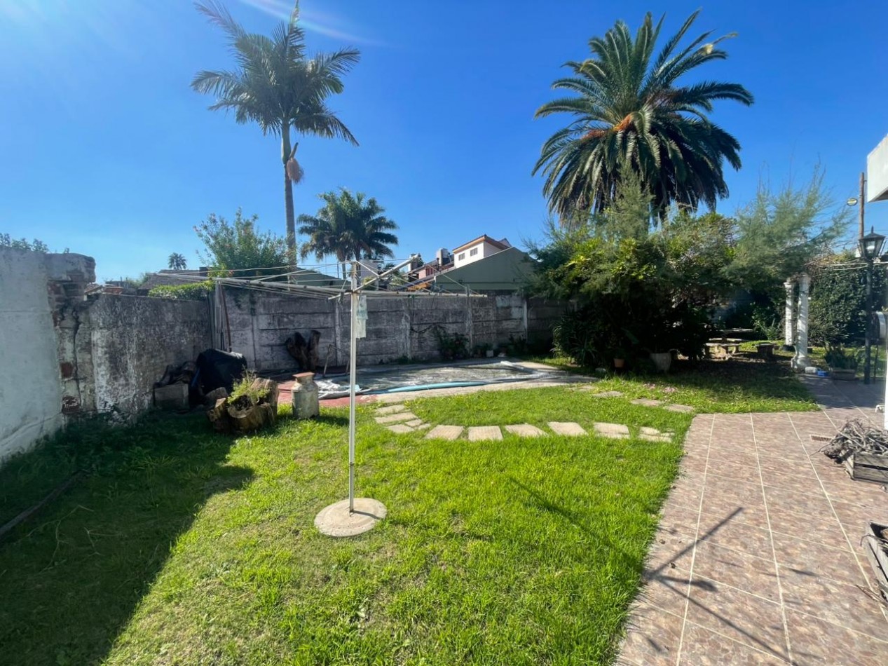Casa con Quincho y Pileta en Castelar