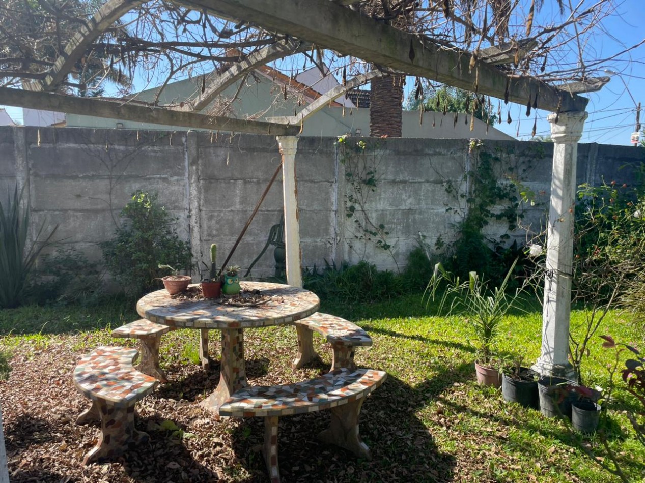 Casa con Quincho y Pileta en Castelar