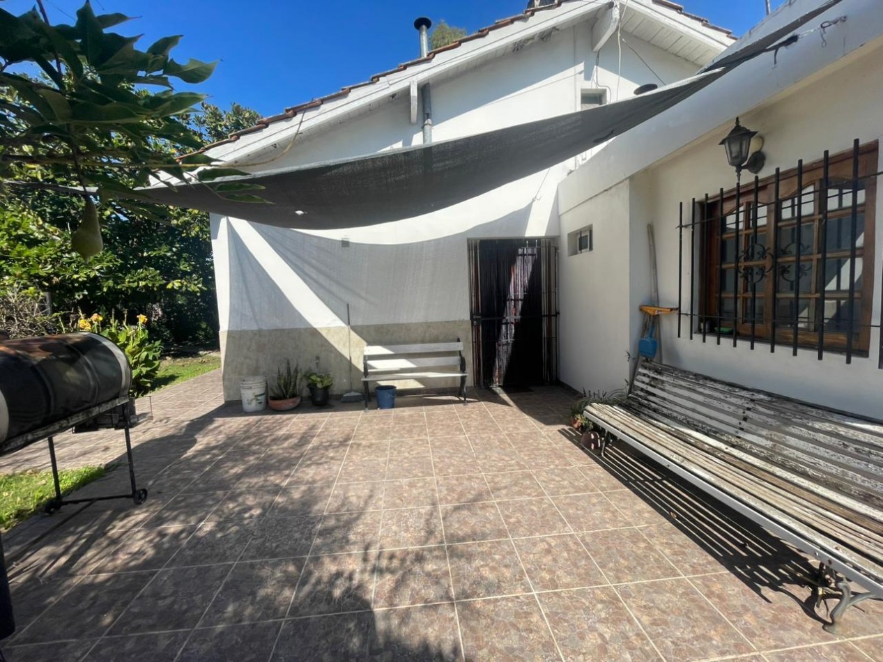 Casa con Quincho y Pileta en Castelar