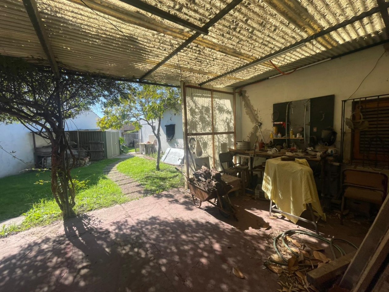 Casa con Quincho y Pileta en Castelar