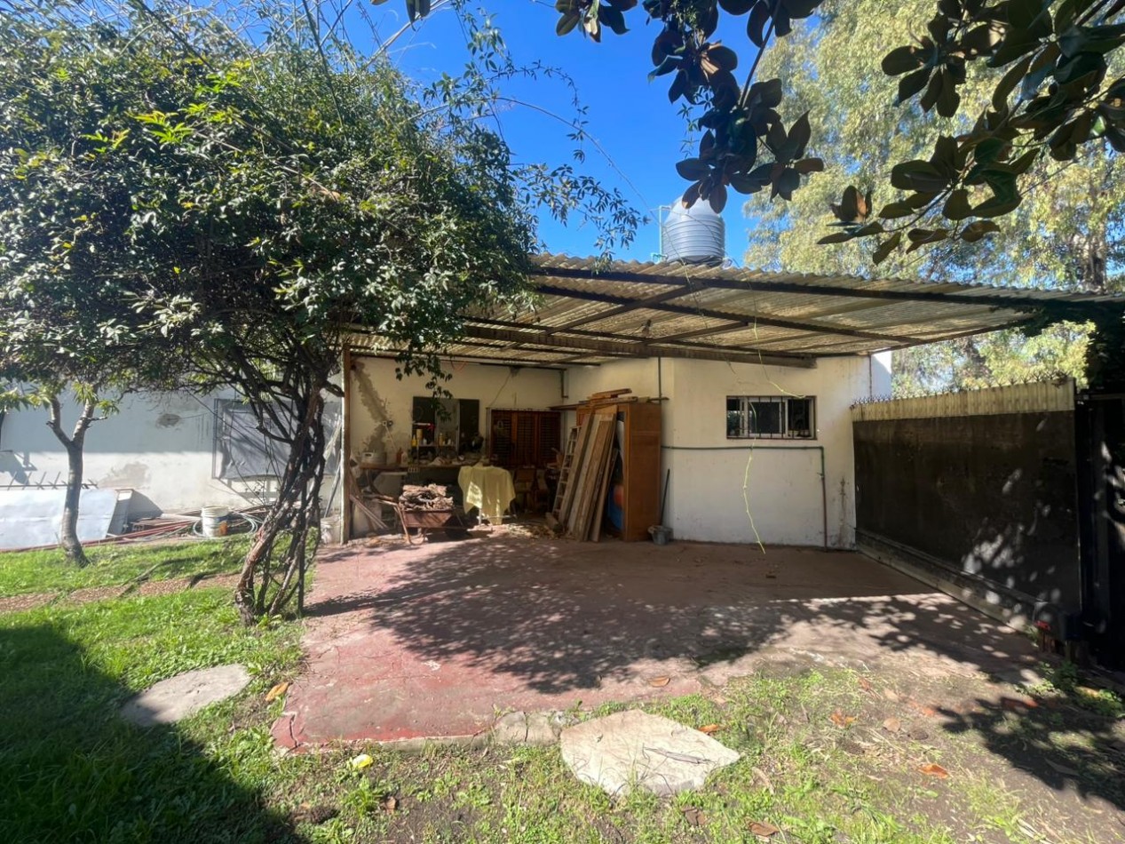 Casa con Quincho y Pileta en Castelar
