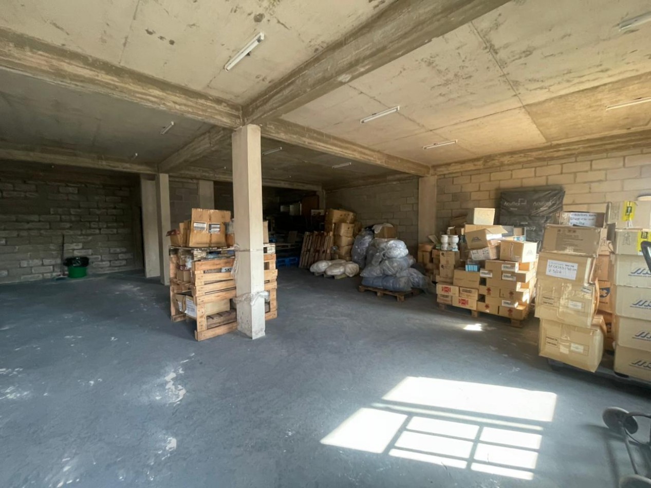 Deposito Industrial En Block 420m² Con Montacargas - Ituzaingo Norte