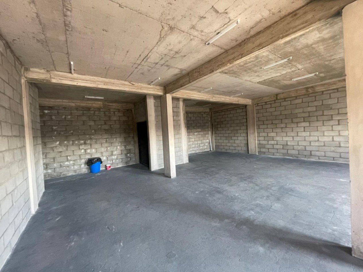 Deposito Industrial En Block 420m² Con Montacargas - Ituzaingo Norte