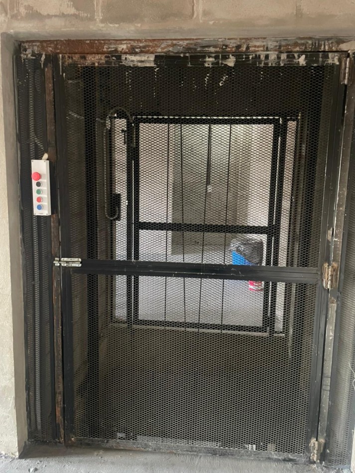 Deposito Industrial En Block 420m² Con Montacargas - Ituzaingo Norte