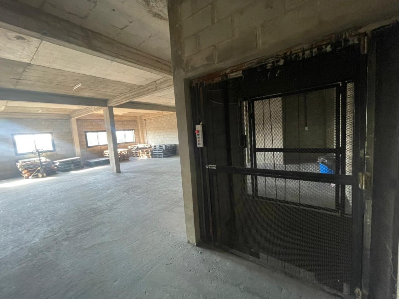 Deposito Industrial En Block 420m² Con Montacargas - Ituzaingo Norte