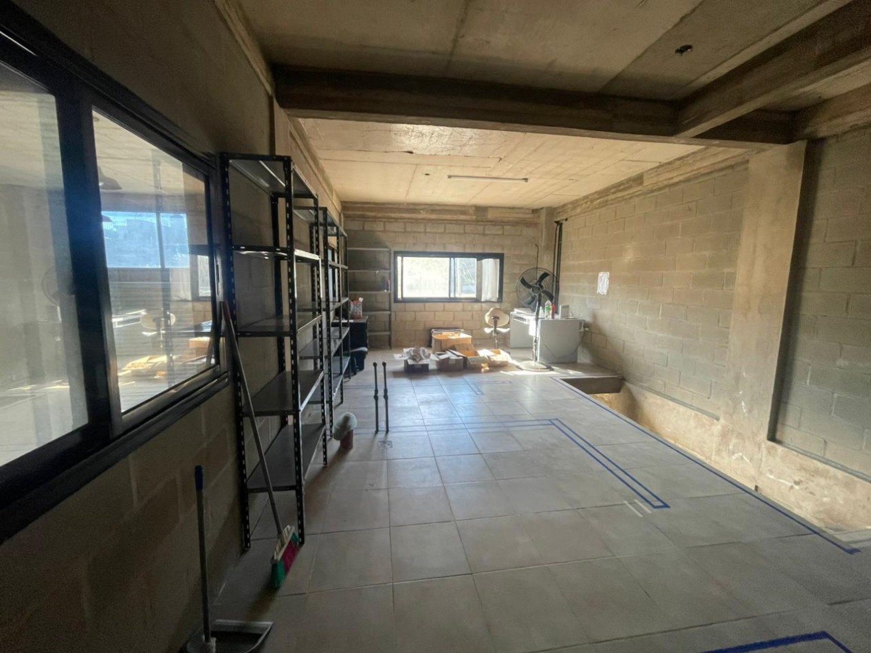 Deposito Industrial En Block 420m² Con Montacargas - Ituzaingo Norte