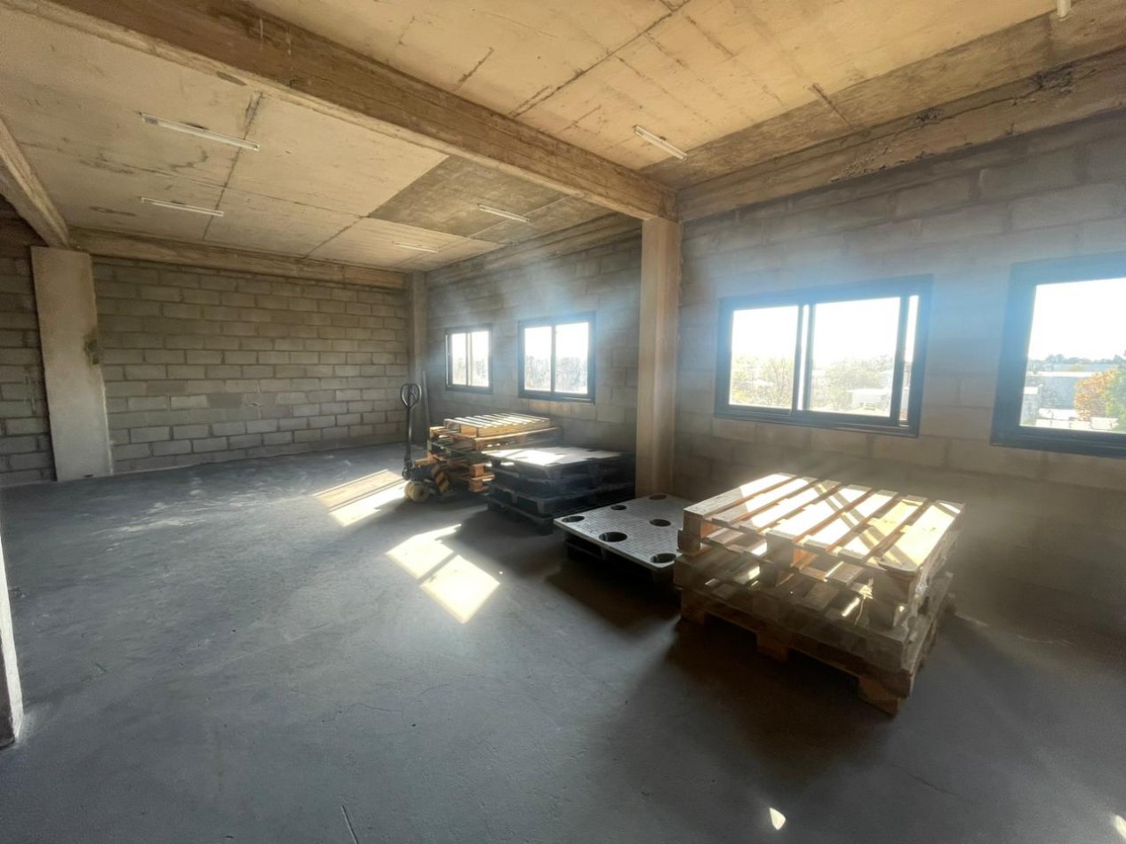 Deposito Industrial En Block 420m² Con Montacargas - Ituzaingo Norte