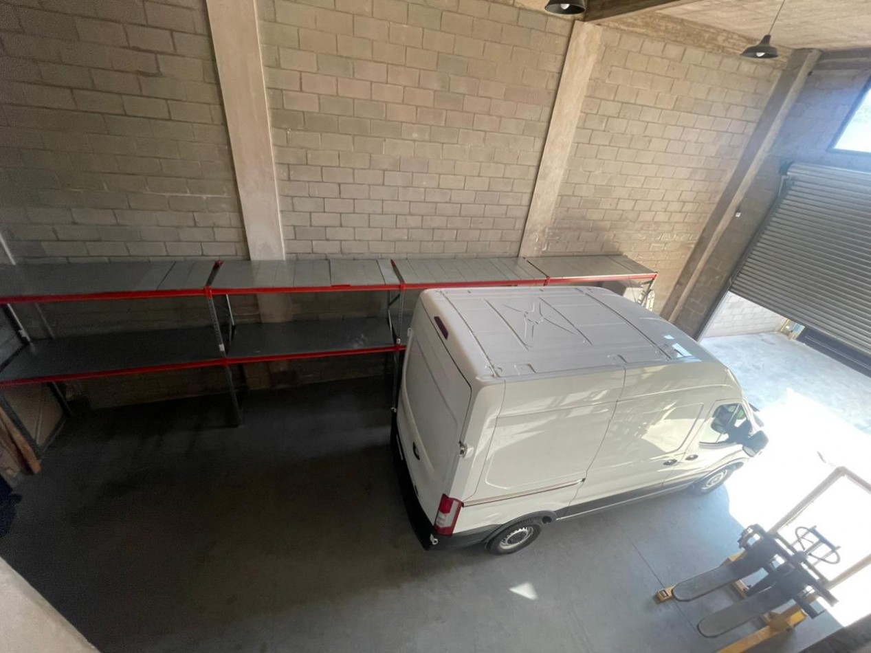 Deposito Industrial En Block 420m² Con Montacargas - Ituzaingo Norte