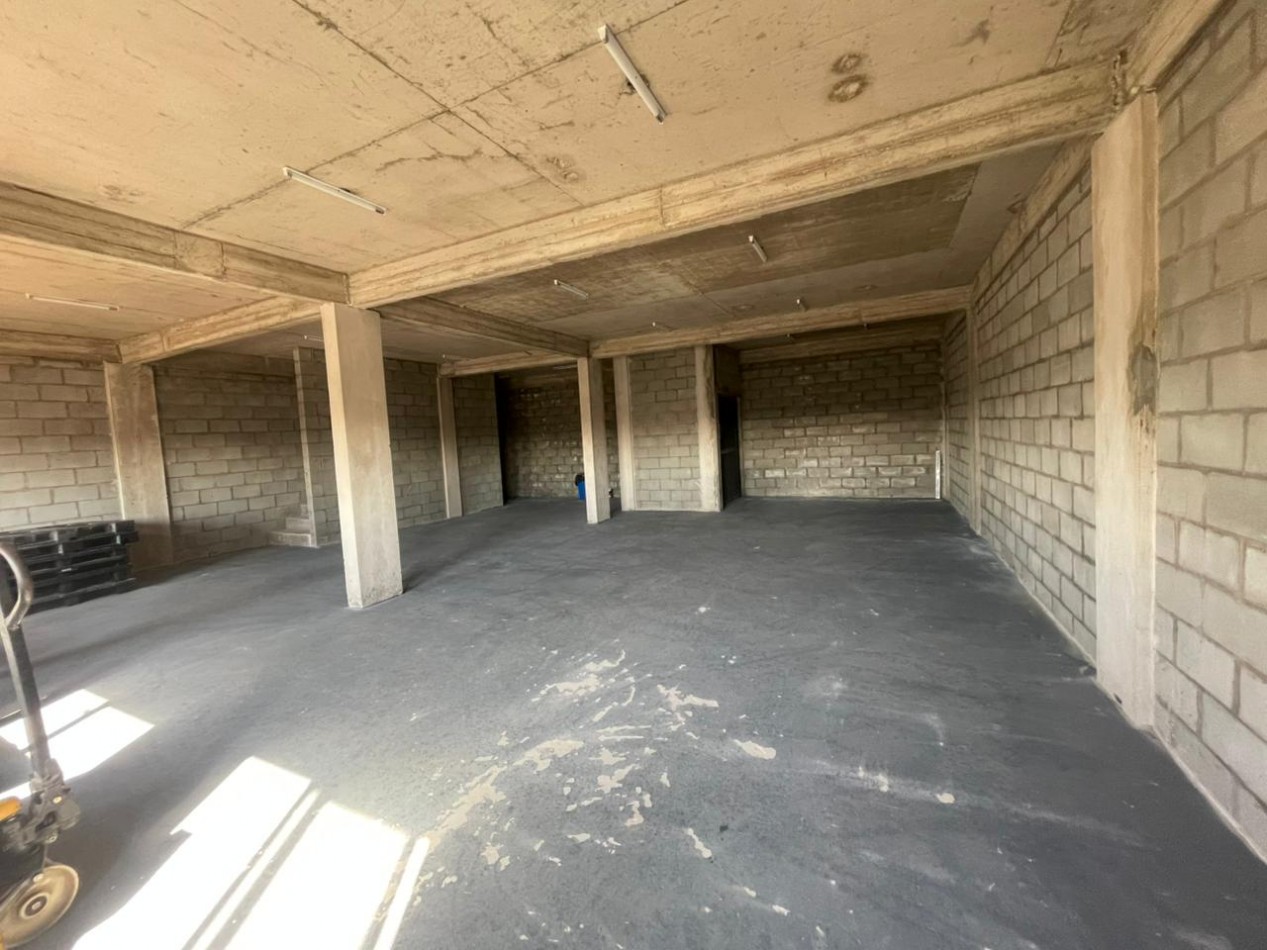 Deposito Industrial En Block 420m² Con Montacargas - Ituzaingo Norte