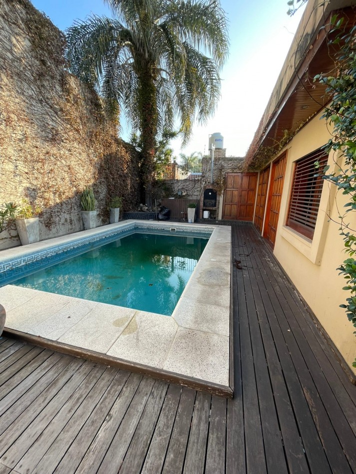 CASA 4 AMBIENTES C/PILETA CASTELAR NORTE